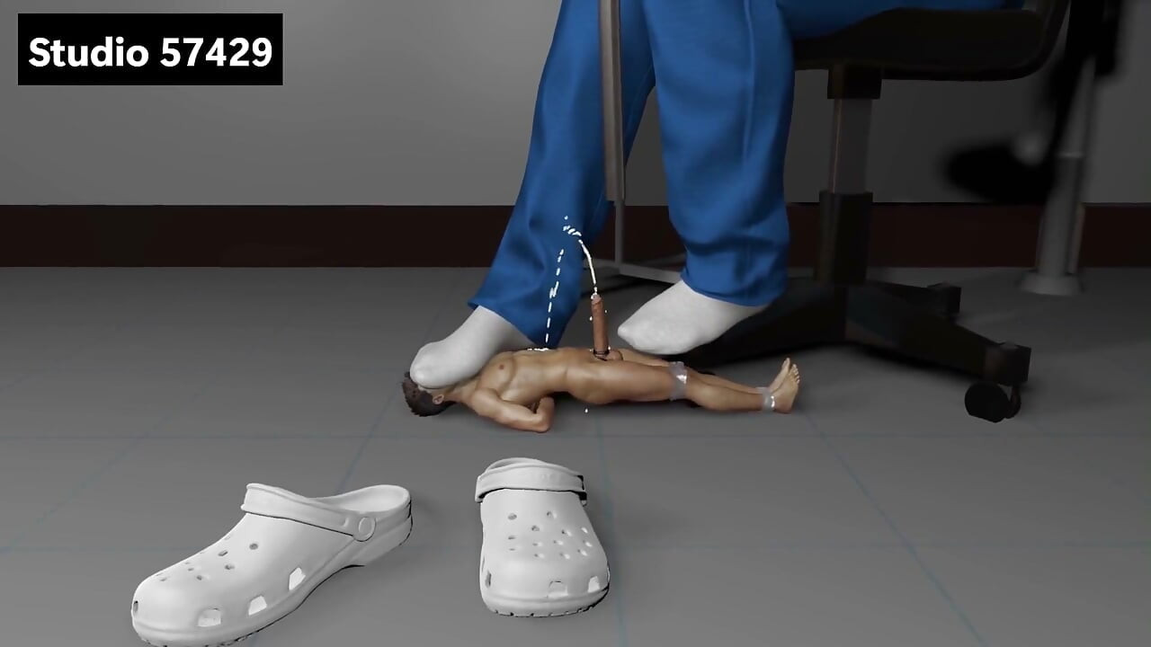 Medical Giantess tube yarak kirli çorapların altında sağıyor