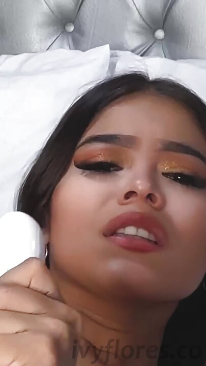Büyük memeli esmer latin için kamerada mastürbasyon yapıyor - ivy flores sızdırıyor