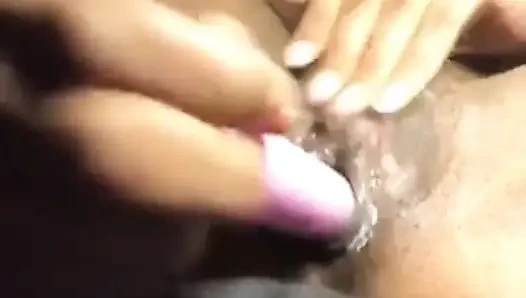Olgun çift seksi üvey kızlarını yatak odasına götürüyor