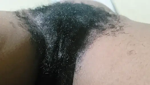 Kıllı amcık orta yaşlı seksi kadın korunmasız arzuyla dolu tutkulu bir yetişkin karşılaşmasında sert seksin tadını çıkarıyor