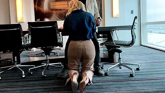 Fa Fiona yönetim odasında yolcuyla buluşuyor