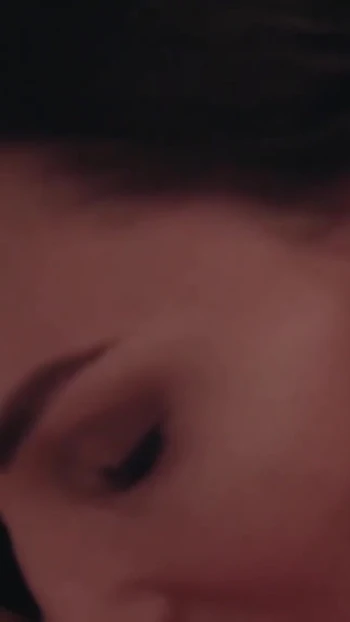 Волнующий момент из "Горячие брюнетки ласкают друг друга, лижут киску и сперма от вибратора - Lilu Moon и Саша Воробей"