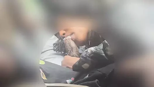 Sevimli dudaklar yarak emiyor