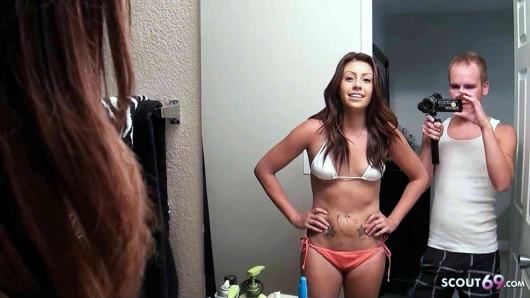 Kızıl saçlı kız arkadaş Jessi Palmer özel amatör seks kaseti yapmak için baştan çıkarıyor