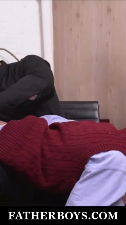 Katolik twink sunak oğlan becerdin tarafından yapay penis ve çük tarafından rahip | Klip 1