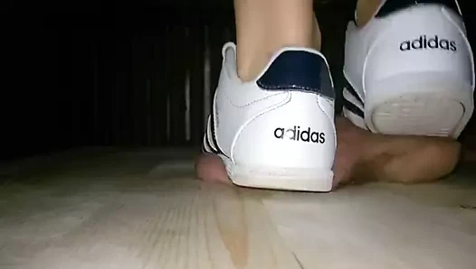 Penis kırma, adidas neo