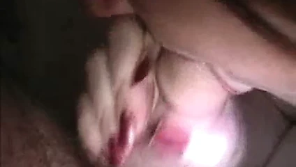 Evli kadın sakso çekiyor