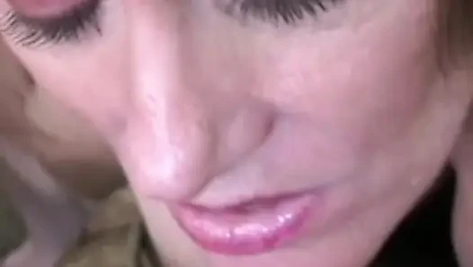 Melanie'nin aç ağzı besleniyor