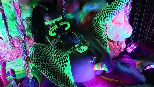 Neon solo fuck - gas mask heavy breathing as i fuck myself in neon lights all over