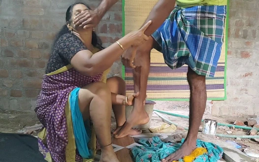 Genç oğlanla Hintli ateşli üvey anne güzel dölleme seks videosu