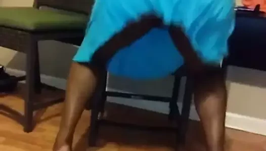 Evli kadın twerk yapıyor
