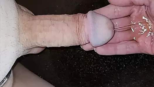 Arkadaşımın sert yarağı elimde işiyor