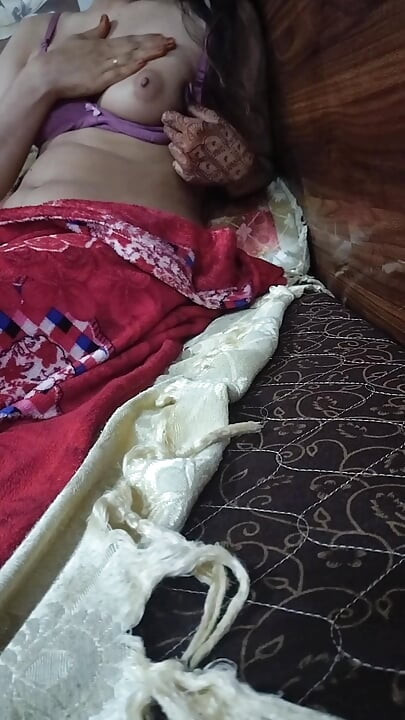 Simran desi kız parmaklıyor