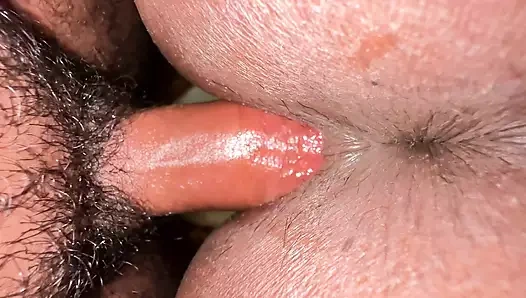 Jab gujrati saasuma apni baalon mein kanghe karatee hue tab damadji ne assi chudai diyor (hintli kayınvalidesi damadı tarafından sikiliyor)