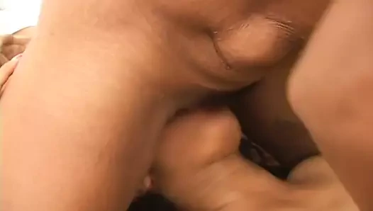 Çarpıcı busty kadın hoşlanır için sikme ona gf ile bir siyah oyuncak