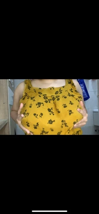 Bu kadın vibratörüyle oynamak çok eğlenceli