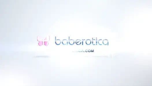 Natalia Starr röportaj için stüdyomuza geliyor