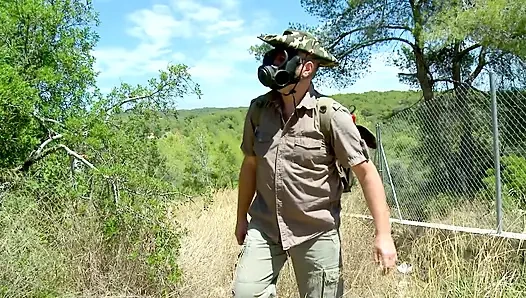 Ateşli hatun açık havada ateşli sikişten sonra fışkırtıyor