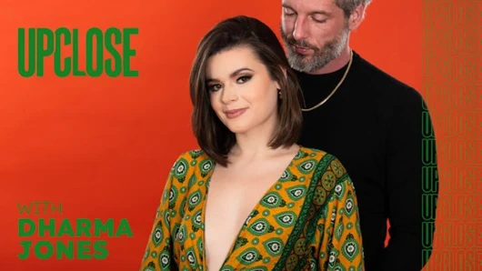 Yakın çekim - doğal güzel dharma jones ham seks sırasında dilf Mike Mancini'nin götüne boşaltıyor