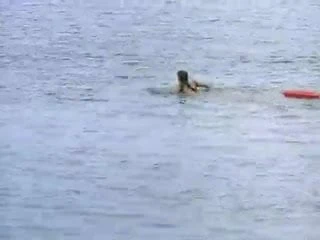 Carmen electra kırmızı bir mayo