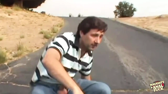 Bu anal sarışının başka bir kızın sahip olmadığı iki yarağı idare etmenin bir yolu var