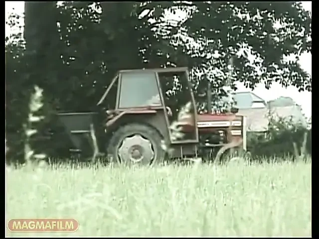 Tüylü MILF ile dışarıda seks