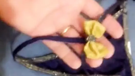 Mama usa calcinhas de puta