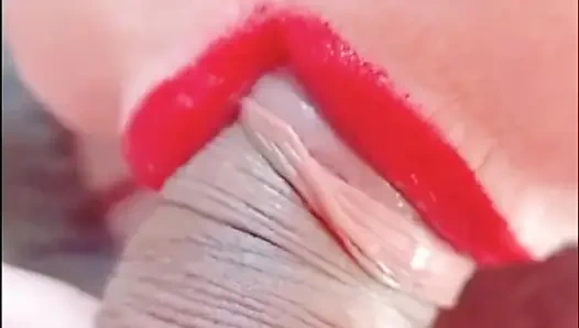 Sabrina deliği ağzına alıyor ve tüm dölleri yutuyor