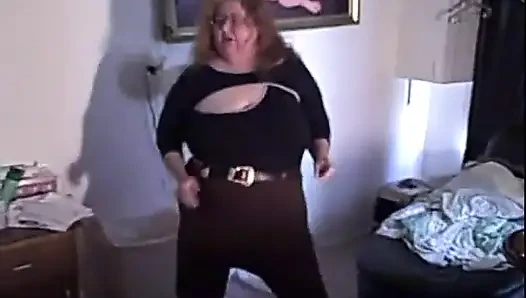 Hemşire Vicki eşyalarını sikiyor!