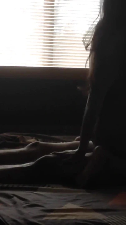 Sevgilimin yarağını kırıyor ve gittikçe derinleşiyor | Klip 1