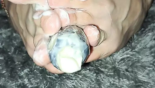 Ayak iş ile seksi esmer milf