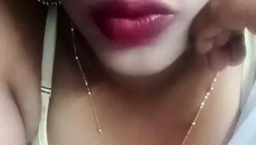 Desi yenge ji ghar per akele hai saf romntic mood me aao deko ksey chudwati hai