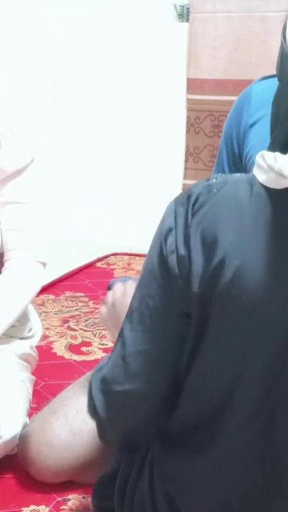 Net Banglalı ses Desi kız arkadaşım ve müslüman hicabı teyze ve Mari aaj dono koymak için Eksaath mast chudai ki. Hintli üçlü sert se | Klip 1