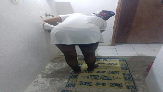 Genç bir erkek siki için adeta yanıyorum