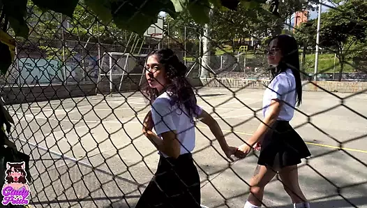 Asi arkadaşım beni dersten kaçmaya davet ediyor ve bazı şeyler oluyor