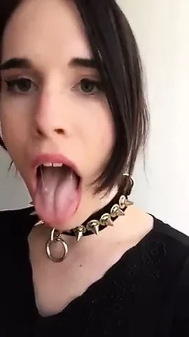 Kadın kılıklı kadın yutuyor