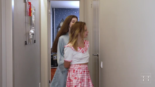 Çok kötü bir kız olmuşsun Bella! Üvey baba Tim seni cezalandıracak