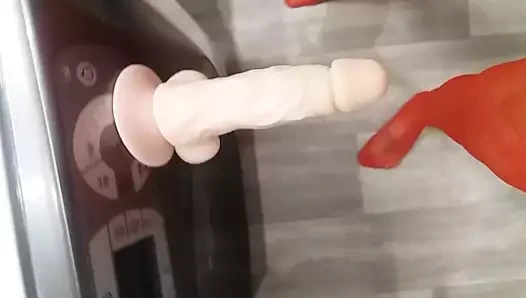 Çamaşır makinesinde gerçekçi vantuz yapay penis