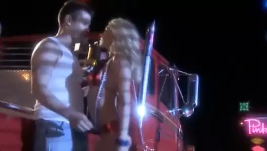 2.02.2020 kobieta z playboy