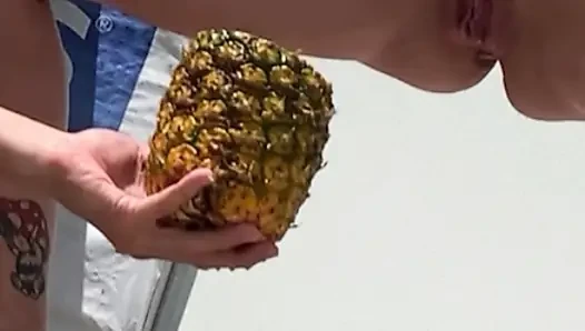 19yo boy drinks her pee from pineapple