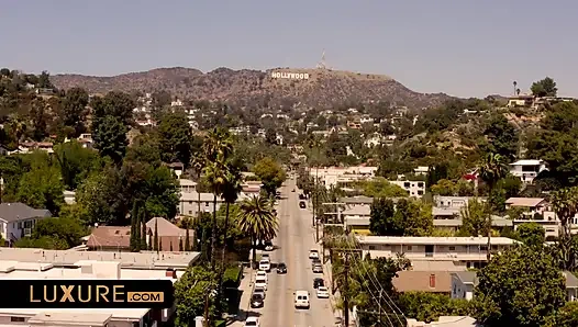 Birden fazla ihtiyacı olan iş kadını