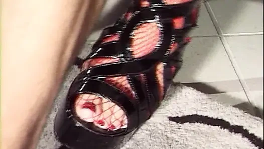 Cachonda rubia alemana milf monta dos pollas en dp trío