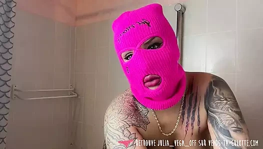 Vends-ta-culotte - çarpıcı tatlı esmer duşta amına mastürbasyon yapıyor