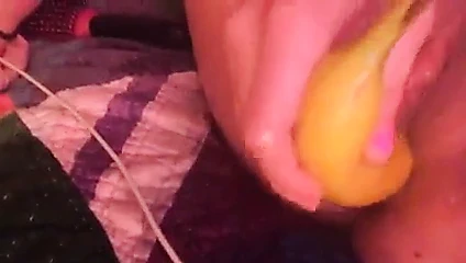 Yatağını muzla ıslatan bu oldu