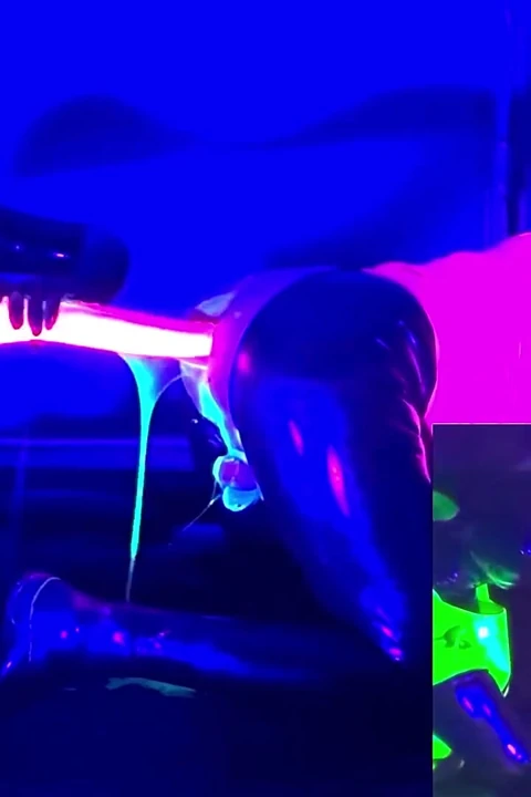 Ultraviyole fetişi sikişiyor