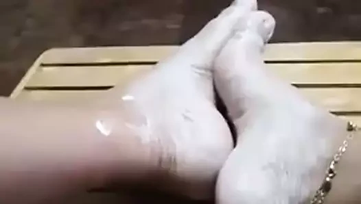footjob için kremsi kemerler hazır