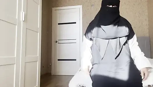 Külotlu çoraplı büyük götlü Arap üvey anne