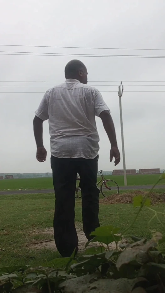 Yangzi apni chut ka ched dikhati hai uska naraj pati jangal me mutthi marta hai