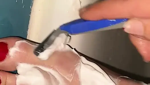 Kıllı bacaklar tıraş oluyor yakın çekim