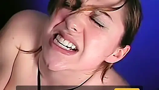 Kitty sikilirken emiyor